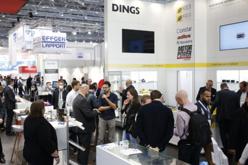 Photo: Trade visitors in the well-attended exhibition halls of COMPAMED (© Constanze Tillmann/Messe Düsseldorf)